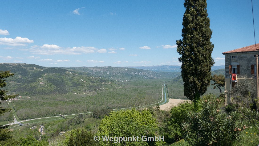 Die Aussicht ins Tal auf die Strasse nach Opatija